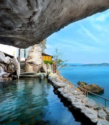 Золоте кільце + гарячі джерела на березі моря