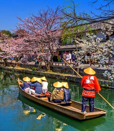 Замок Ворона в Окаяма і водні канали Курасики