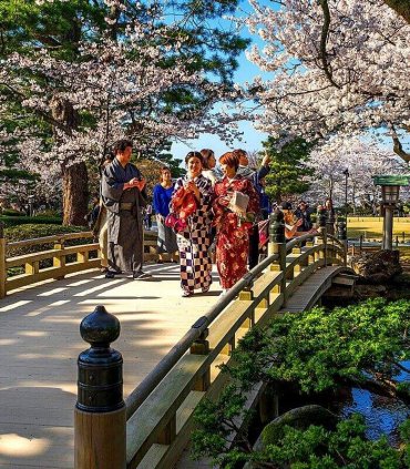 Золото Канадзави