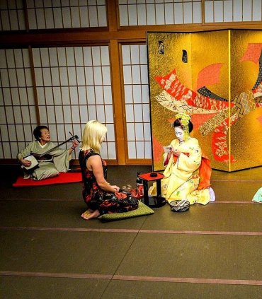 Вечеря з гейшею