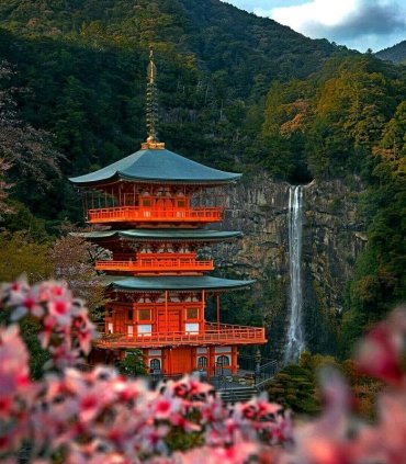 Травнева Японія священними стежками