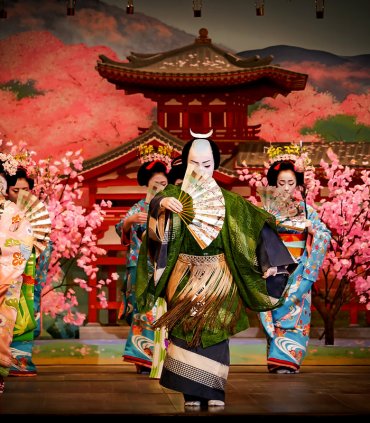 Сакура в Японії - весни чарівність