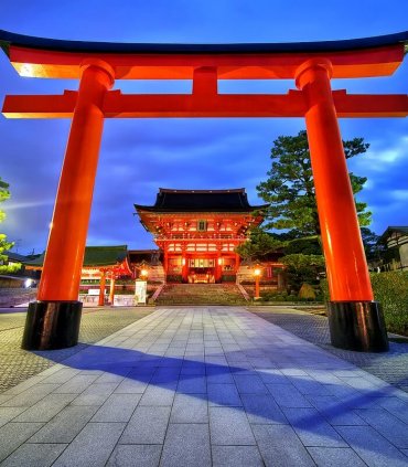 Нара та тисячі воріт Фусімі Інарі