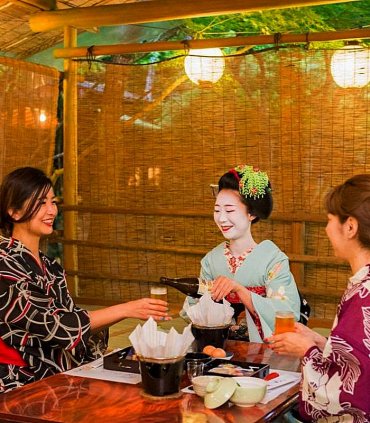 Вечеря в Кіото над рікою із танцями майко