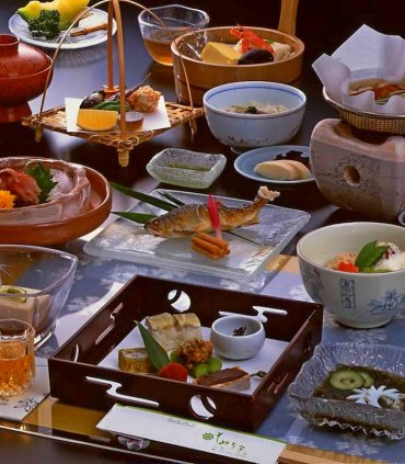 Вечеря в Кіото над рікою із танцями майко