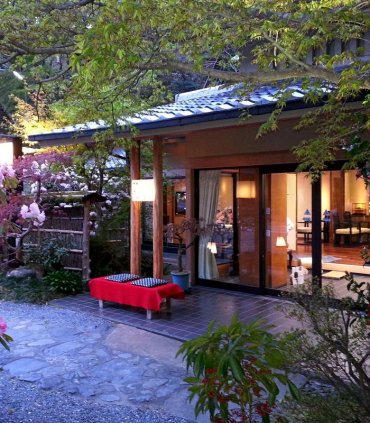 Вечеря в Кіото над рікою із танцями майко