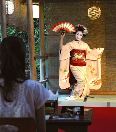 Вечеря в Кіото над рікою із танцями майко