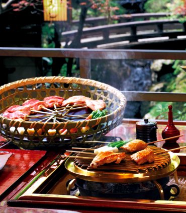 Вечеря в ресторані UKAI Toriyama та ловля цвіркунів