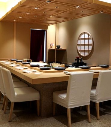 Суші ресторан Sushi Kanesaka (2 Michelin stars)