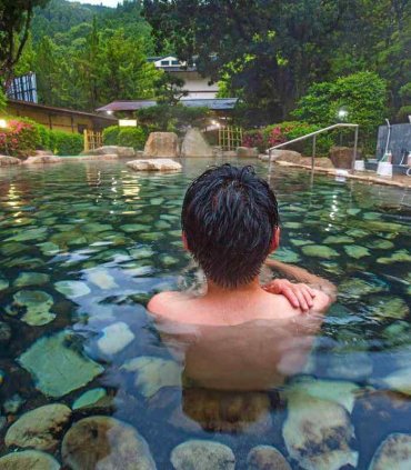 Травнева Японія священними стежками