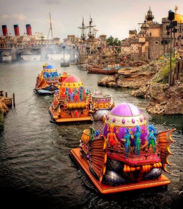 Парки розваг Disneyland & DisneySea
