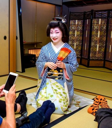 Вечеря з гейшею